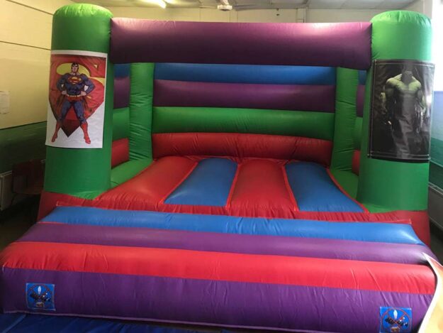 superhero-bouncy-castle